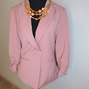 Pink blazer with ruching of the sleeve